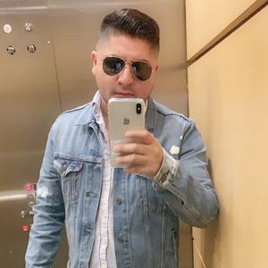 Meet your Posher, Alex